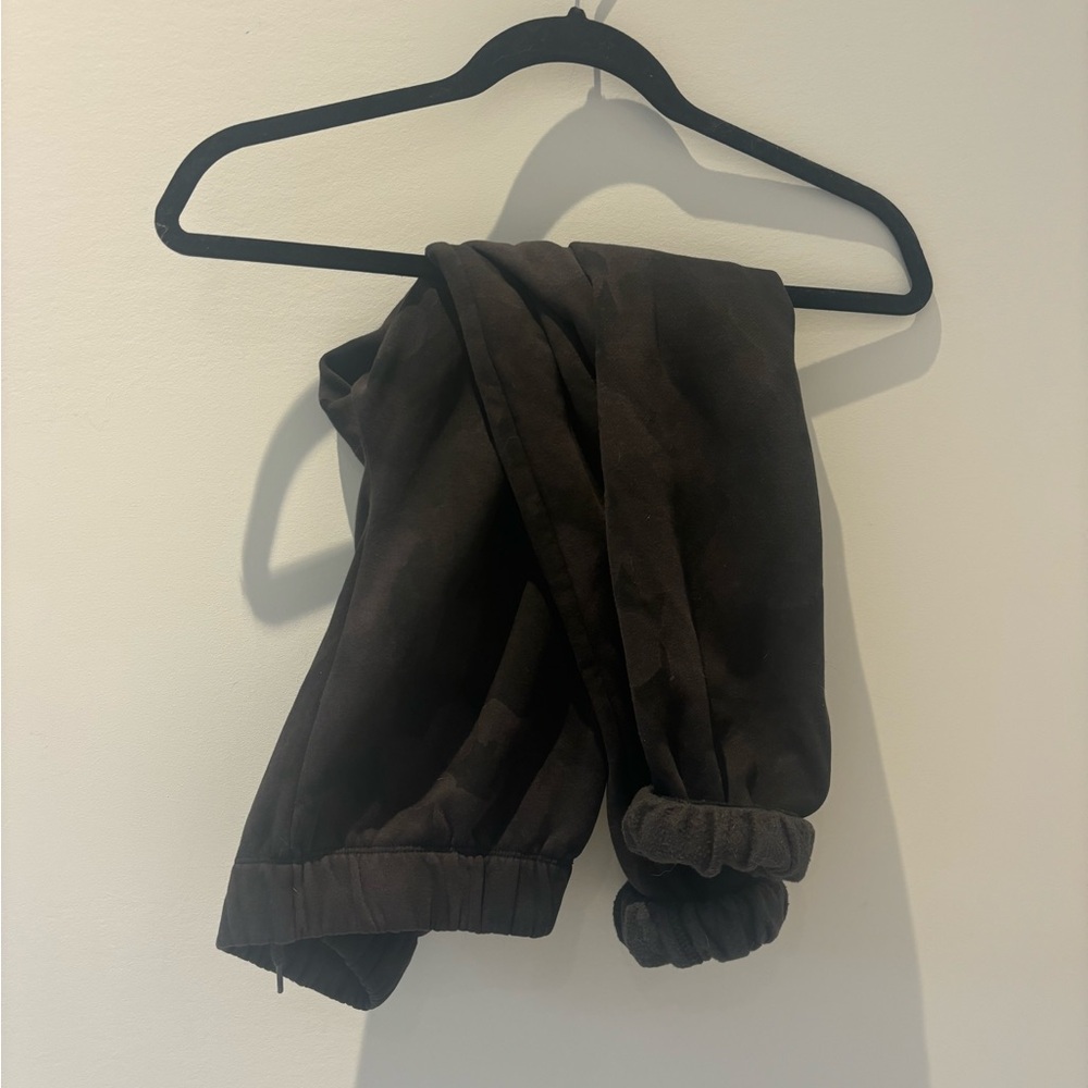 Lazy pant sweat pants. Size XS Color camo black and gray